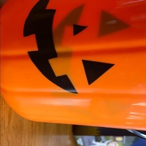 Meet your Posher, Levon